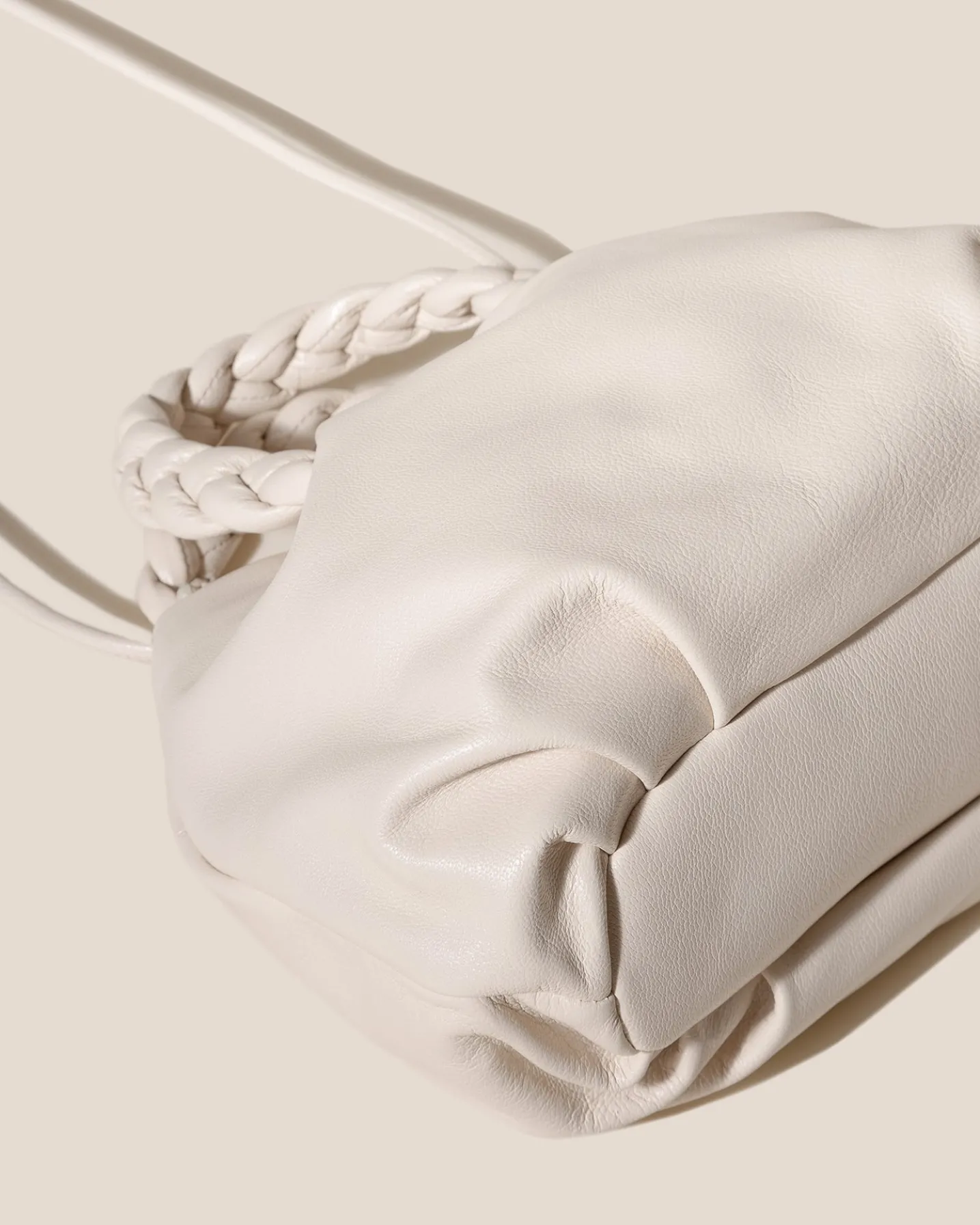 BOMBON M SUPPLE SHINY